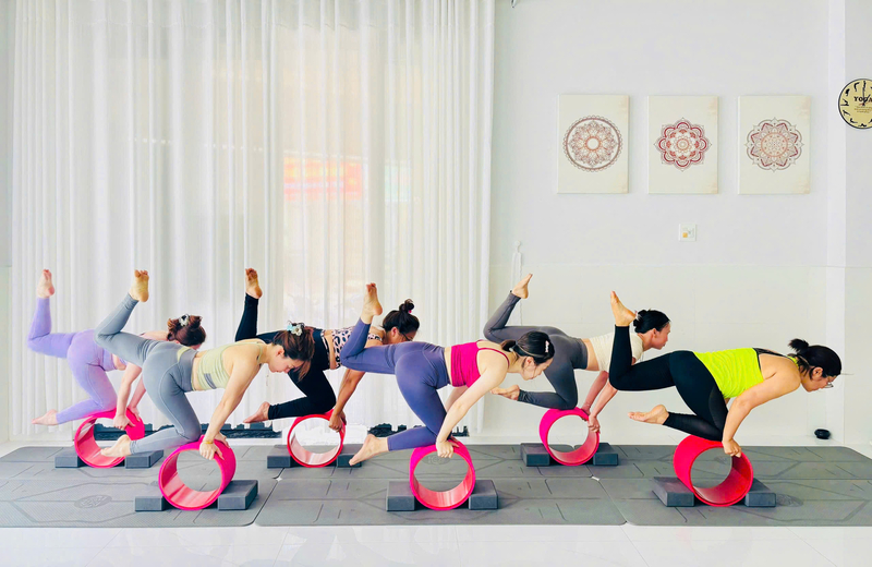 VÌ SAO PHỤ NỮ CÀNG BẬN RỘN CÀNG NÊN CẦN TẬP YOGA?